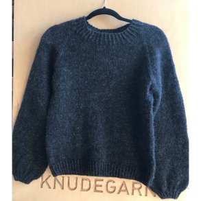 68. Din og Min-sweater