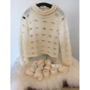 August Mneds strik - Trje med Ostehuller