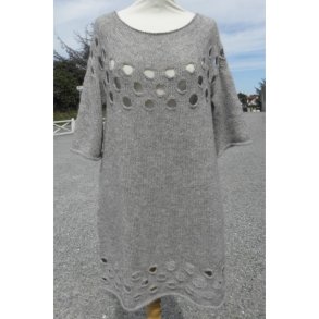 Kjole med ostehuller