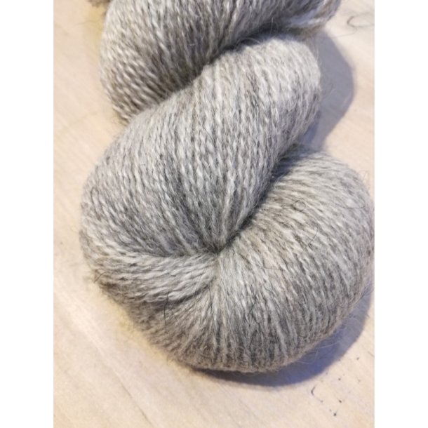 Naturfarvet Lys gr Knudegarn