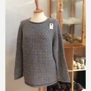 Sweater med viklemasker