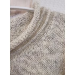 Trje med Bieser p rmer og hals.