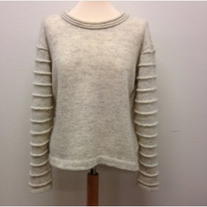 Tr�jen med Bieser p� �rmer og halsen